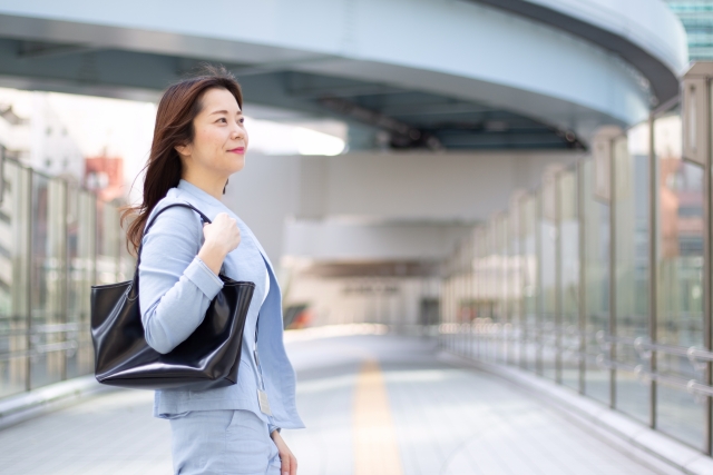 育休後に復帰せず転職活動する女性